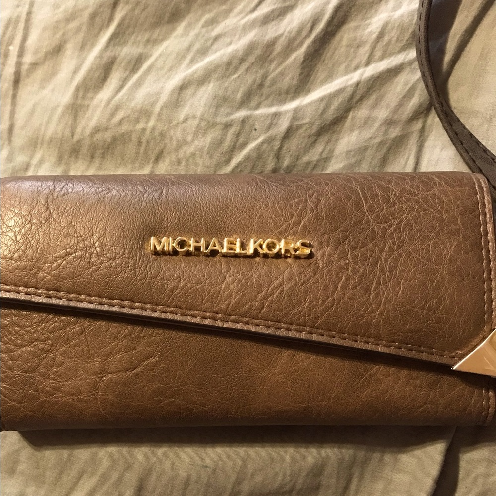 Micheal kors wrist wallet